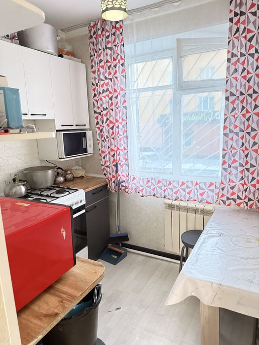 Продам 2х  комнатную квартиру в центре