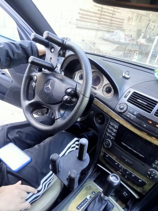 Ручное управление автомобилем для инвалидов