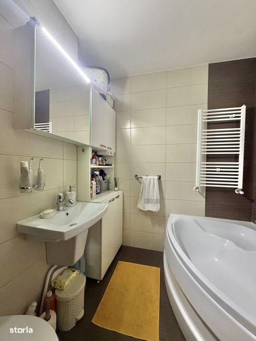 Apartament 2 camere, decomandat, etaj 3, zona Dambovita