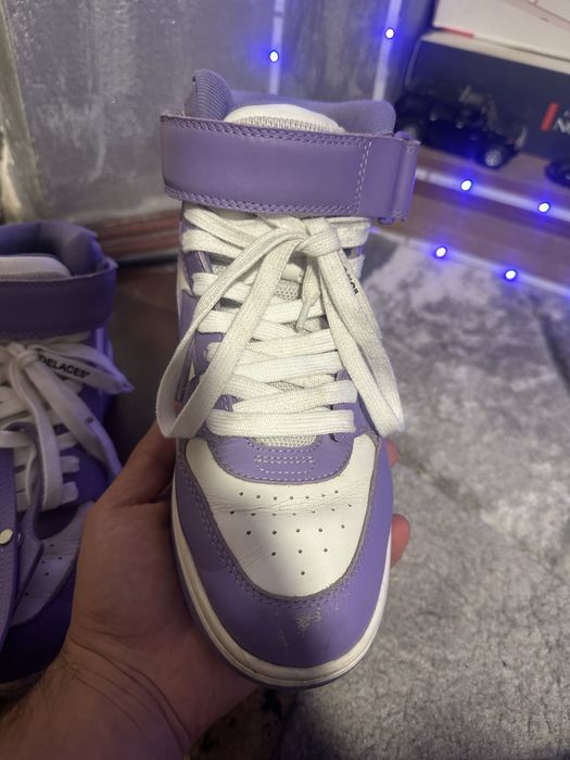 Off white mid out off ofice