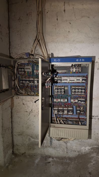 The factory space of 62,000 square meter with refrigerator for 500 ton