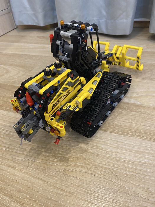 Продам LEGO TECHNIC экскаватор