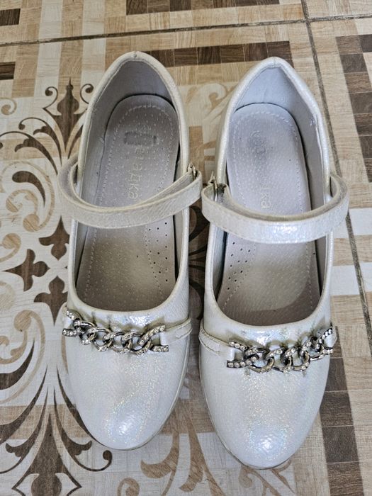 Туфли белые нарядные, размер 32