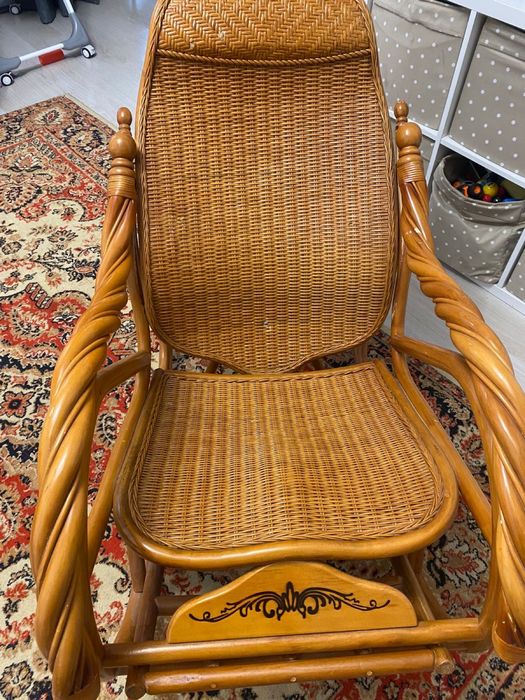 Кресло качалка из ротанга