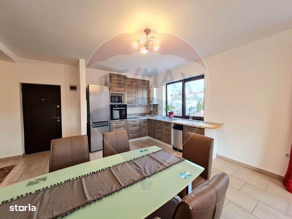 Apartament generos cu 4 camere si curte de închiriat în zona Manastur