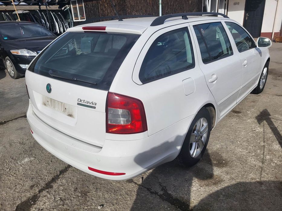 Dezmembram Skoda Octavia 2 Usa spate dreapta/Usa spate stanga