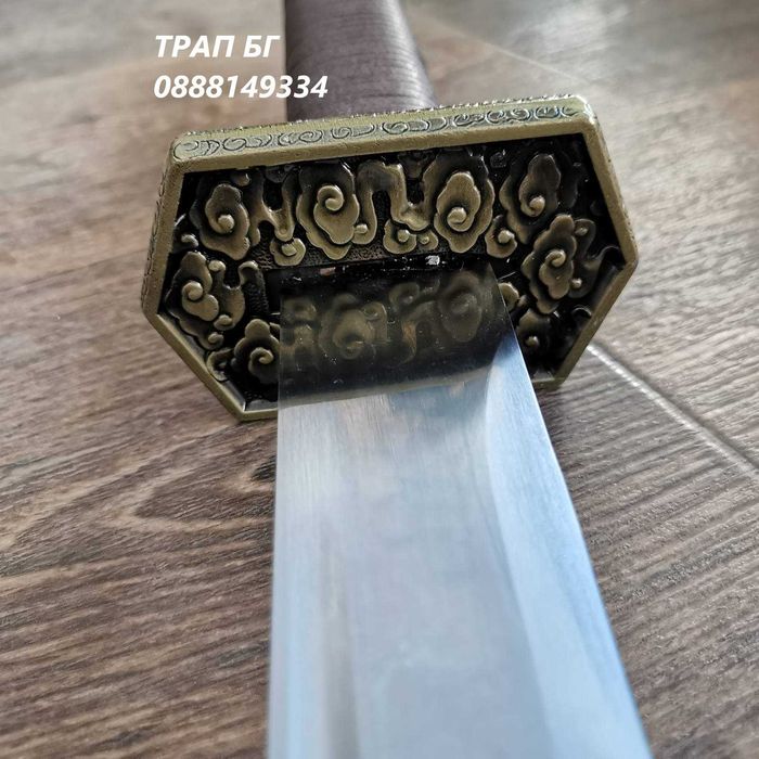 Остър и масивен меч за две ръце Shuangshou Jian става и за Мачете