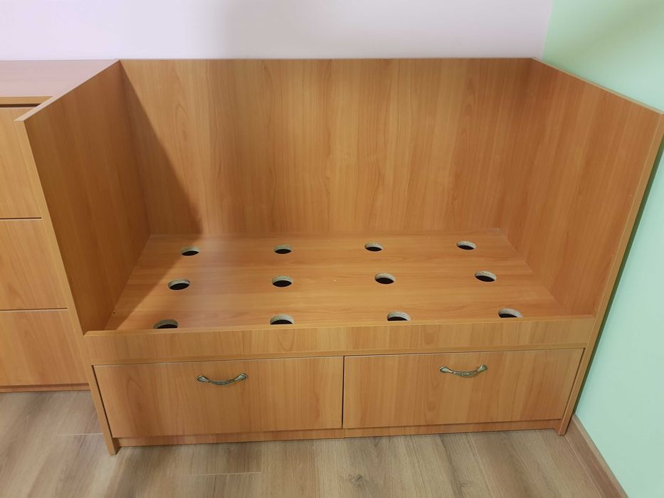 Детско обзавеждане- бебешко легло (кошара), скрин + скрин с повивалник