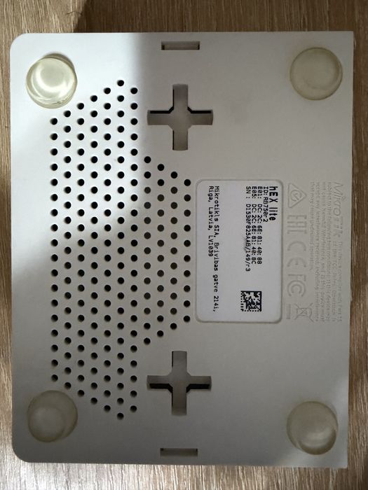 Продам роутер MikroTik hEX lite (RB750r2)