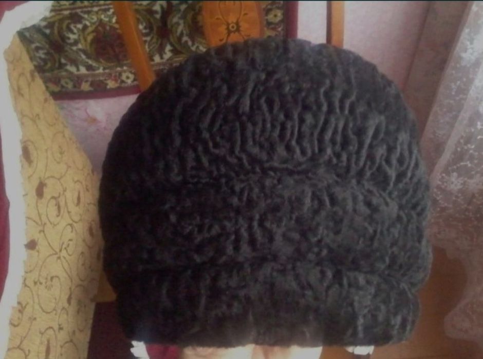 Шапка каракулевыя женская