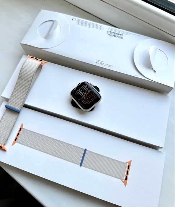Apple iWatch SE(2) Starlight 40mm Sport Loop