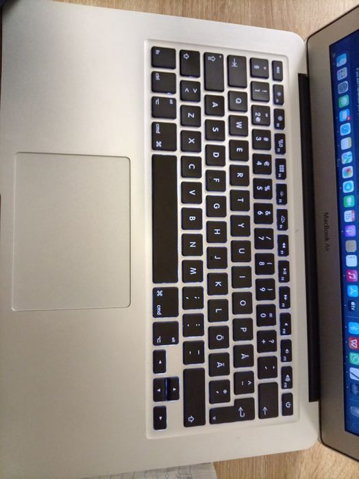 Macbook air 13 2017 holatlari yahshi zaryadchiklari qushib beriladi