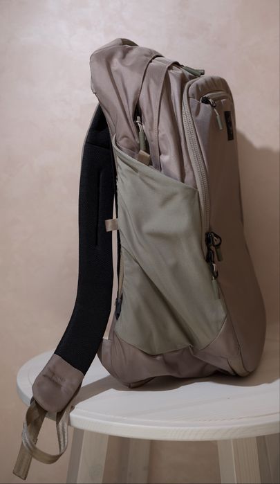 Osprey Aoede 21L Commuter Airspeed Backpack, Tan Concrete