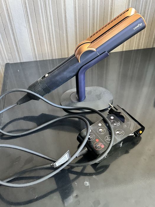 Dyson airstrait ht01