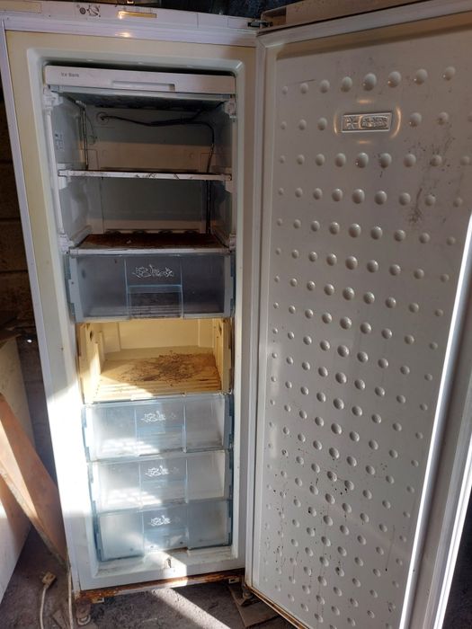 Продам морозильник Беко.