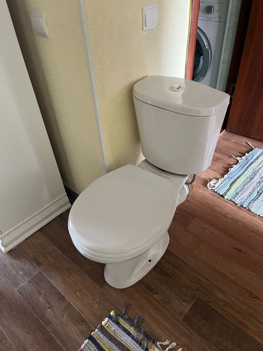 Срочно продам унитаз и пылесос