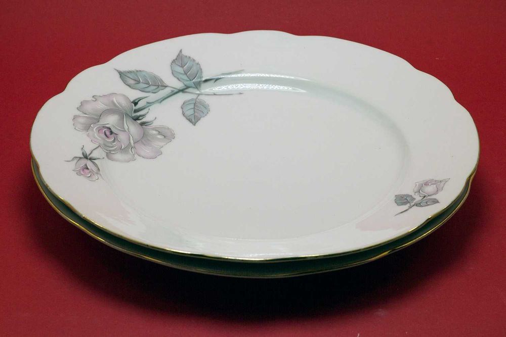 4 тарелки "Ветка розы" Тонкий Чехословацкий фарфор.