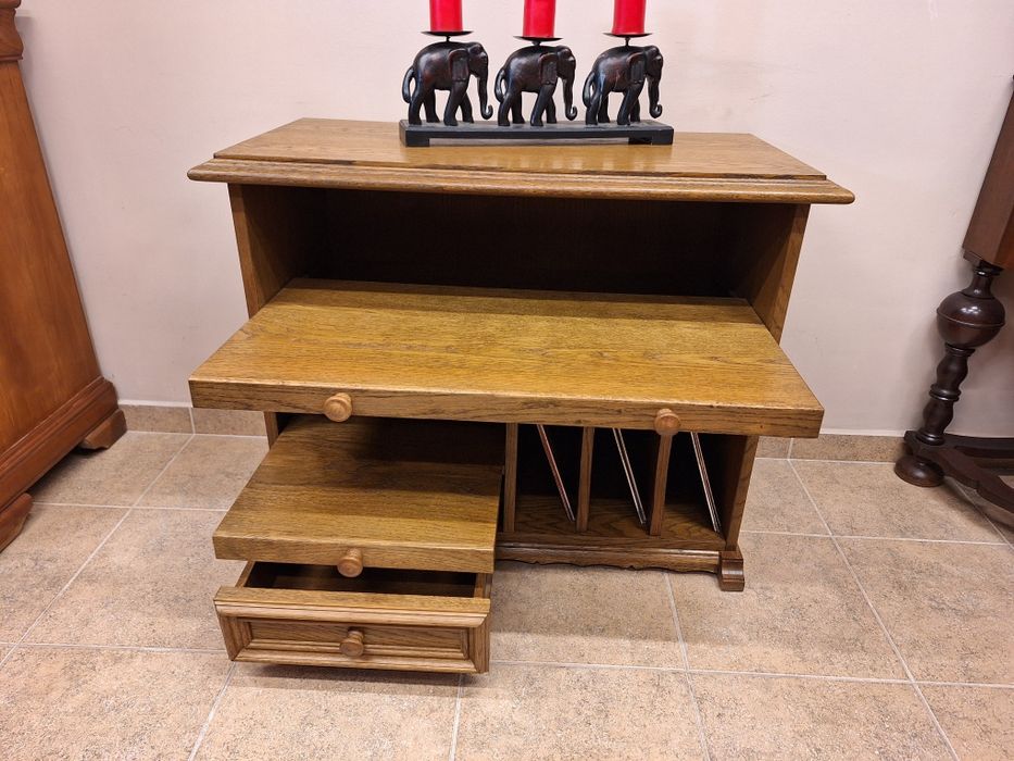 TV шкаф с подвижни плотове