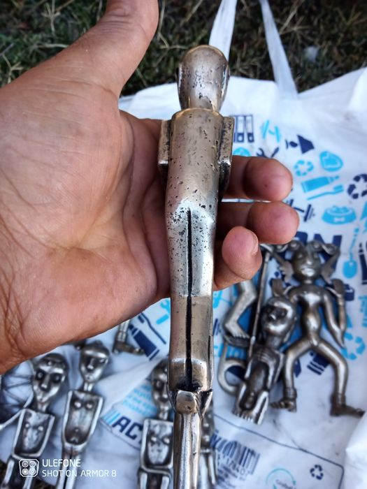 Продават се масивни фигурки 12 бройки