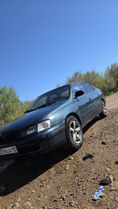 Тойота Карина е 1994 г.р.