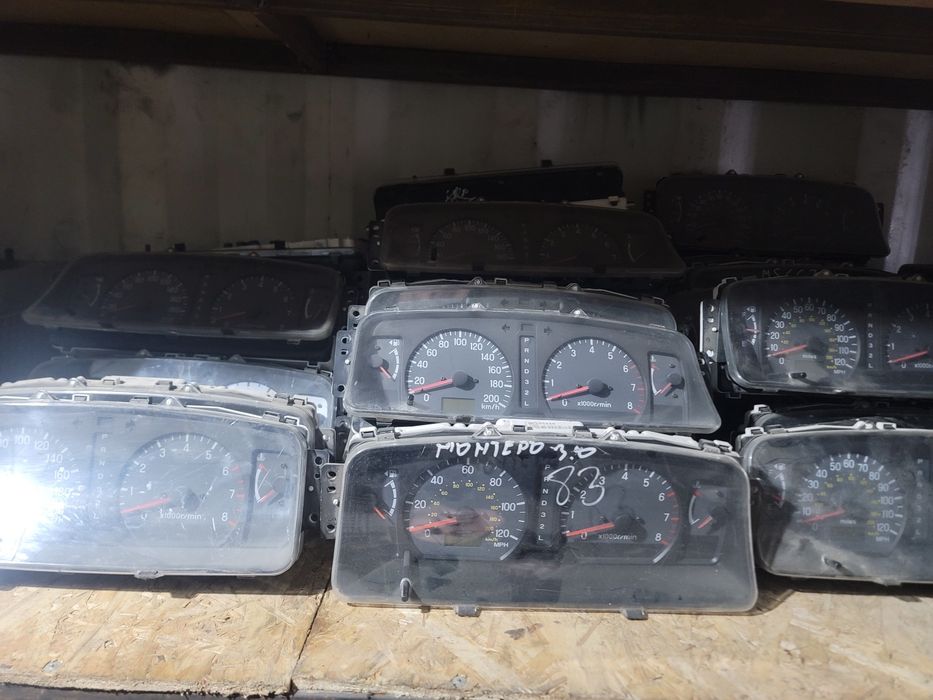 Панель приборов Монтеро
