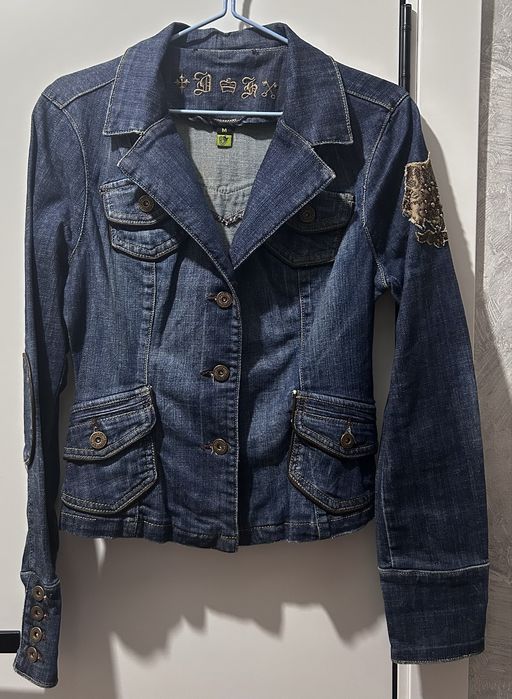 Куртки на девушку