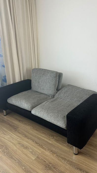 Canapea de doua locuri