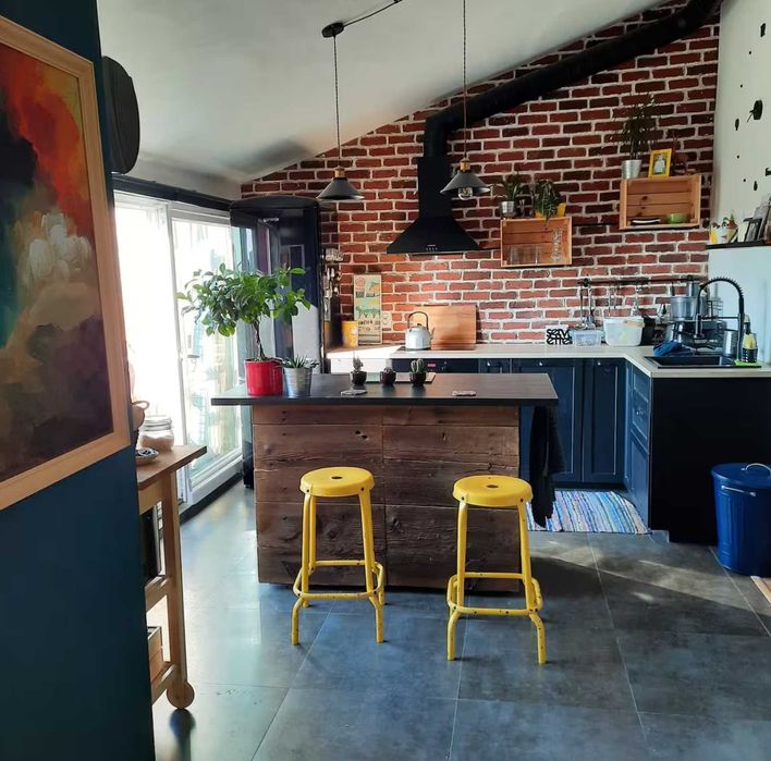 Тристаен апартамент в Карпузица