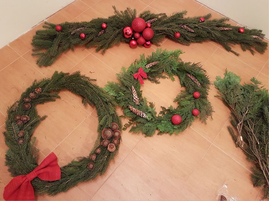 Коледен венец от естествени клонки