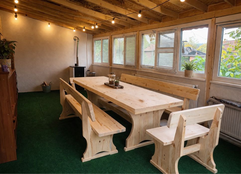 Продавам масивна баварска маса с пейки от бял бор.