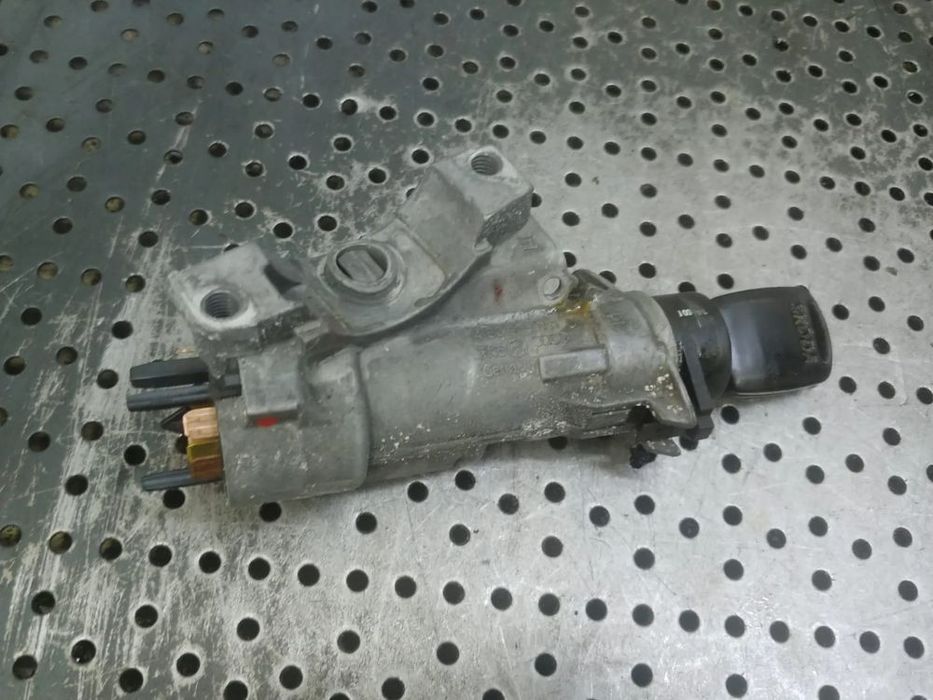 contact auto cu cheie skoda fabia 6y audi a3 8l 4b0905851c
