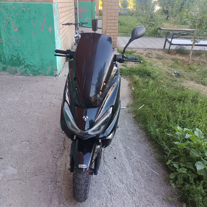 Скутер 150-куб 200000к торг есть