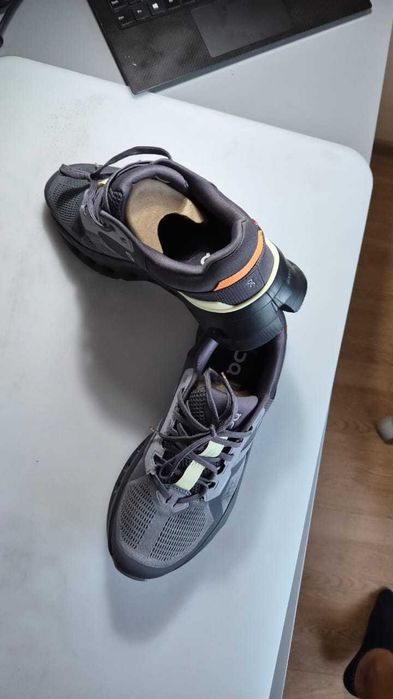 Оригинальные кроссовки ON Cloudrunner 2, размер: 40.5