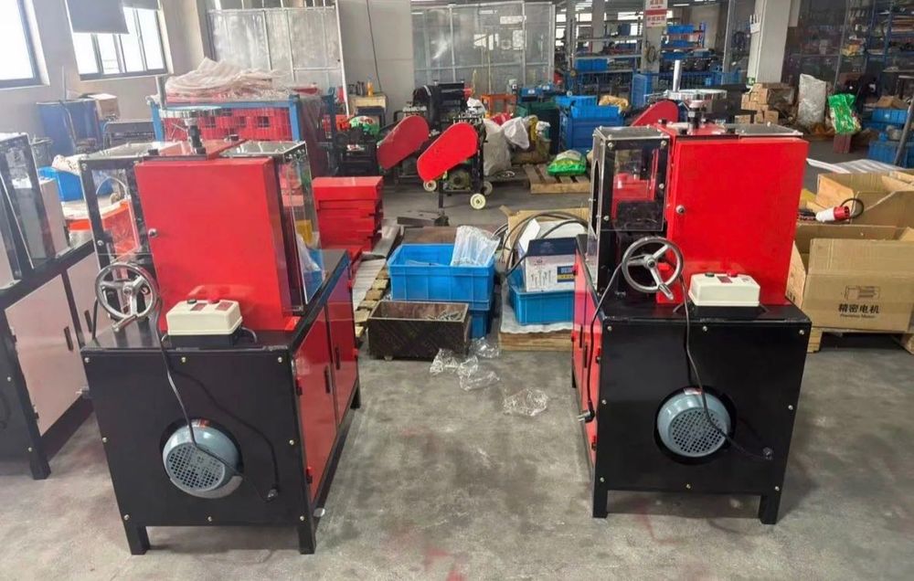 Masini pentru Cabluri automate dezizolat decojit deblancat cabluri cupru aluminium , de 2-12 cm, 220V, în stare nouă, gata de utilizare.