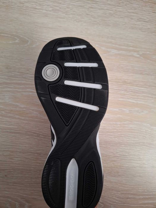 Adidas strutter:бяло и червено