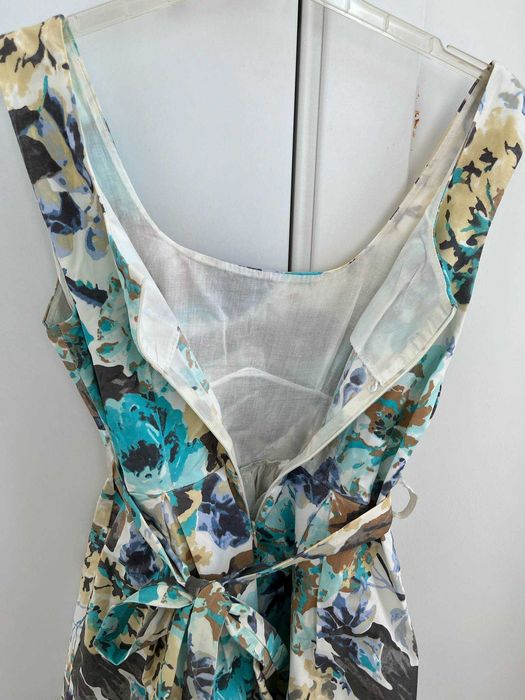 Дълга официална рокля в тъмно син цвят