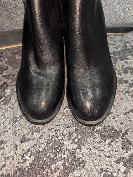 Продам женские сапоги.