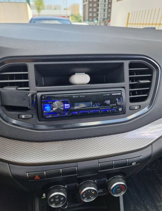 Alpine UTE - 200BT 1 DIN