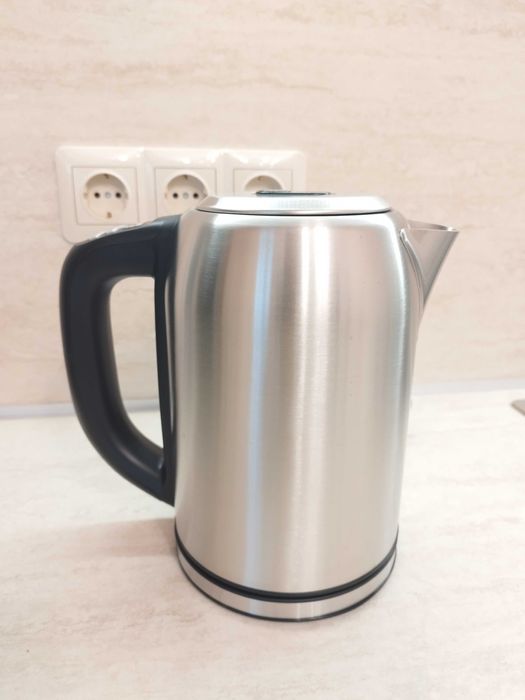 Чайник Електрическа кана Amazon Basics , 1.7л , Температурен контрол