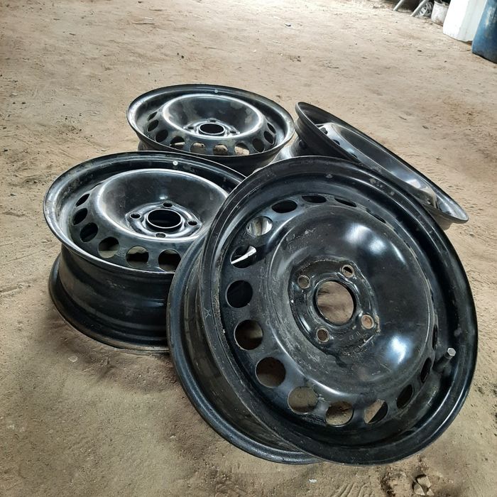 Продам 4 штампованные диски R14