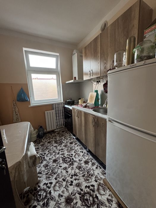 Ассалому алекум Пакана 2 этажда 3 хонали квартира сотилади