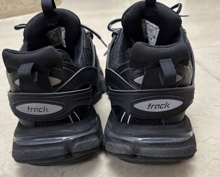 Balenciaga track 44