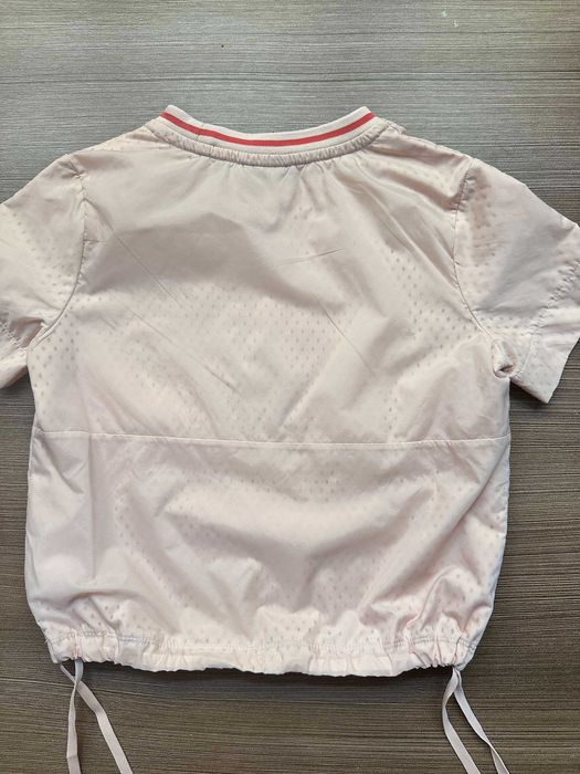 Спортен топ Nike, размер М за ръст до 146 см.