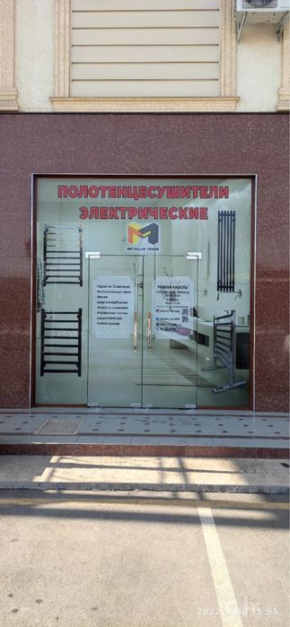 Электрический полотенцесушитель от производителя с квадратной полочкой