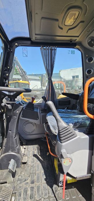 Гидравлический экскаватор на колёсном ходу марки XGMA