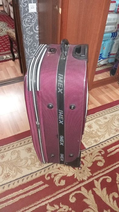 Продаётся большой чемодан