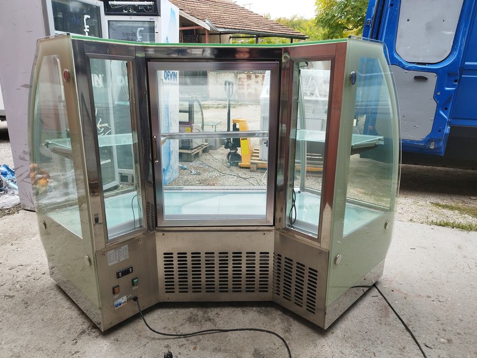 Хладилна витрина Showcase