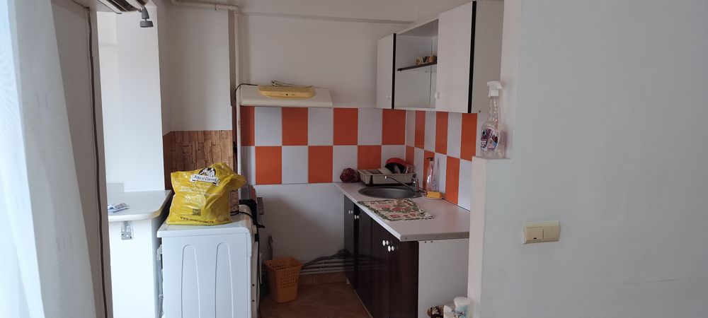 Închiriat garsoniera ultracentrala-vedere spre intersecția principala