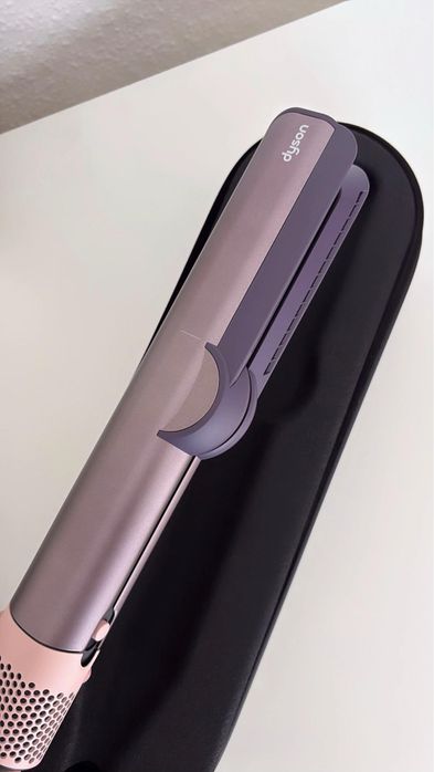 Dyson  airstrait
