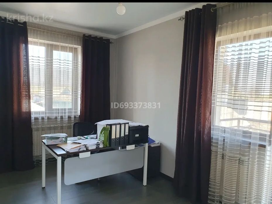 ПРОДАЁТСЯ ДОМ 200 М² В РАЙОНЕ ПЯТИЛЕТКИ
Продаётся просторный, тёплы